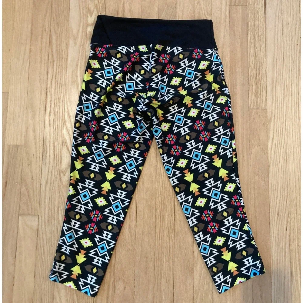 Raes Wear Womens M Capri Leggings Geometric Tribal Southwestern Lightweight Cute